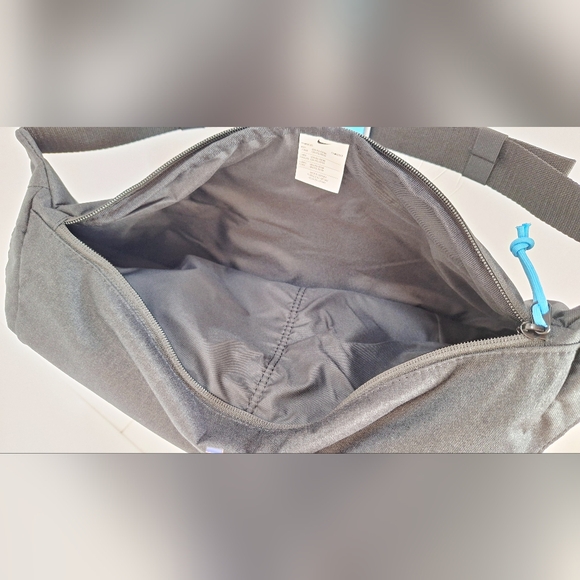 NEW HUGE Nike x Space Jam: A New Legacy Tune Squad Hip Pack / Crossbody - Picture 8 of 10